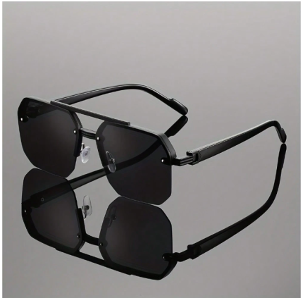 عینک مردانه با فریم مربعی