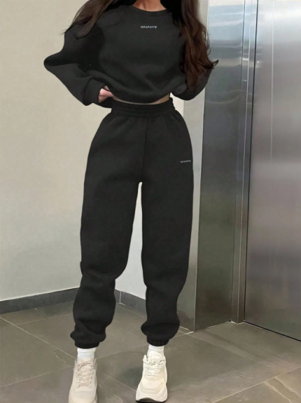 ست دو‌تکه زنانه شامل تاپ (بلوز) آستین بلند با یقه گرد و شلوار